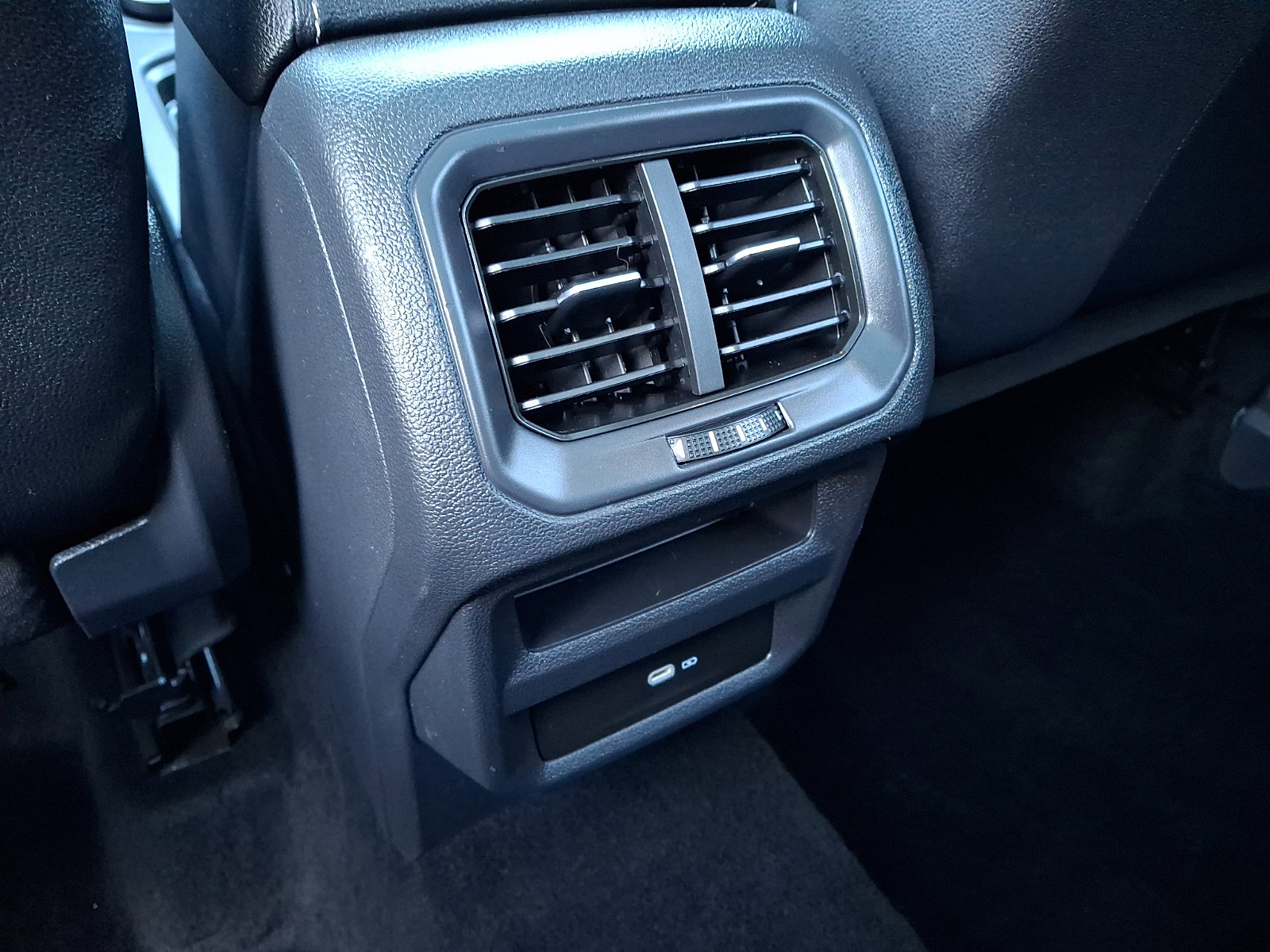 Used 2022 Volkswagen Taos SEL image 11