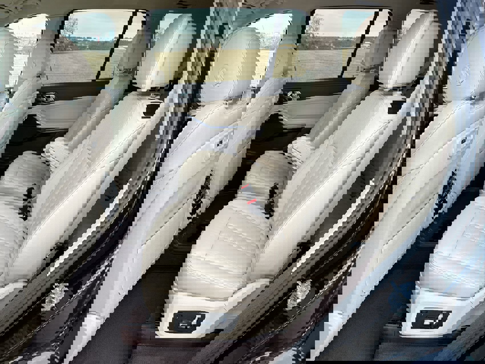 Used 2019 BMW X7 xDrive40i w/ Cold Weather Package image 23