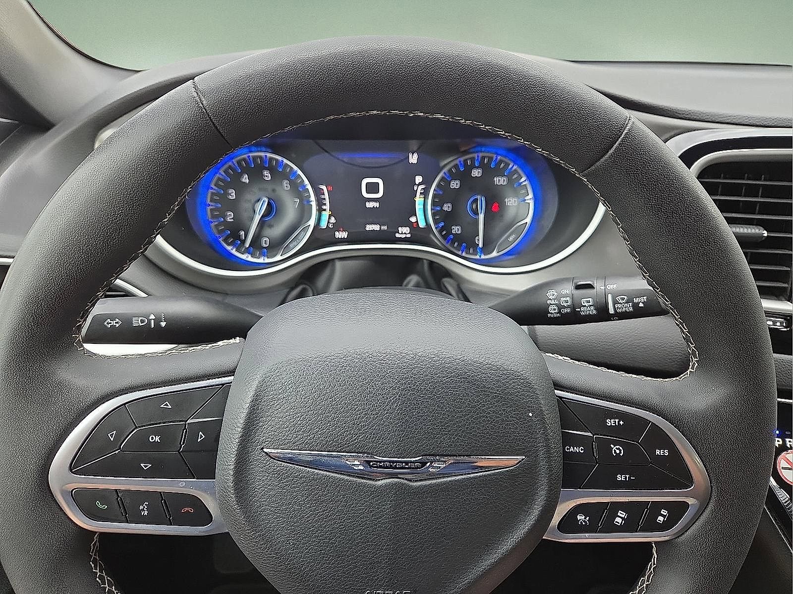 Used 2025 Chrysler Pacifica Select FWD image 24