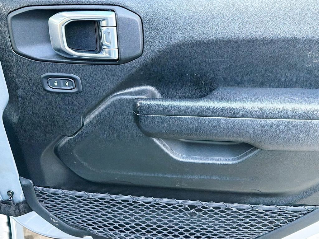 Used 2022 Jeep Gladiator Rubicon w/ Cold Weather Group AWD/4WD image 16