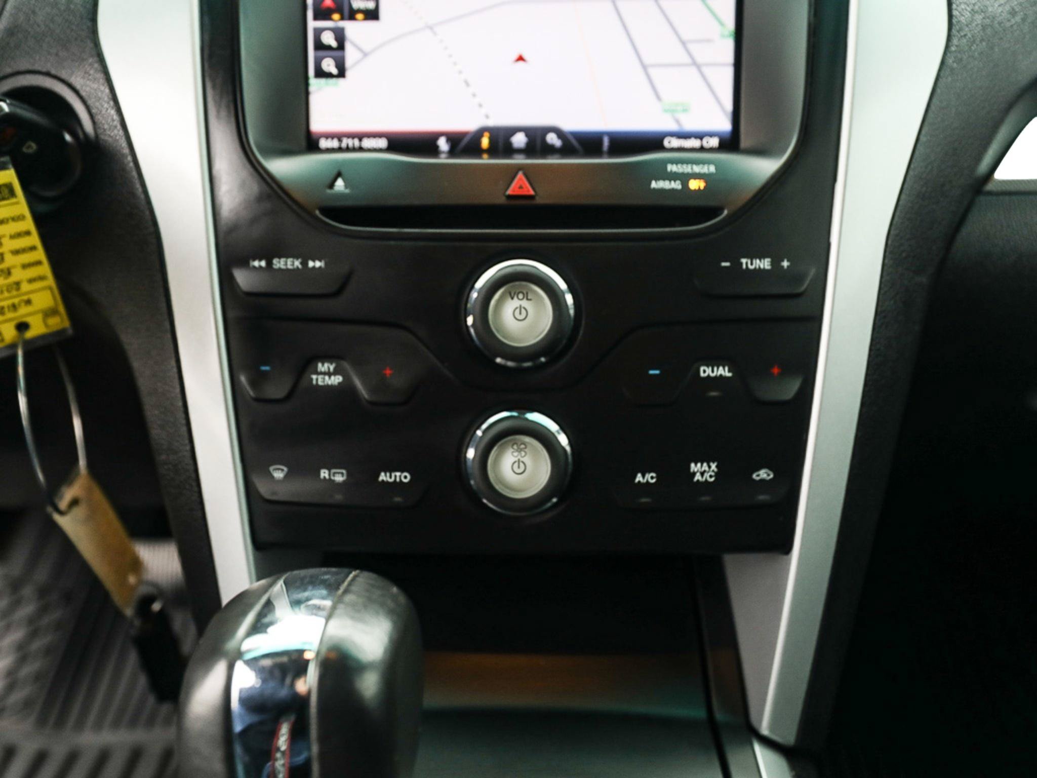 Used 2014 Ford Explorer XLT w/ Equipment Group 202A FWD image 19