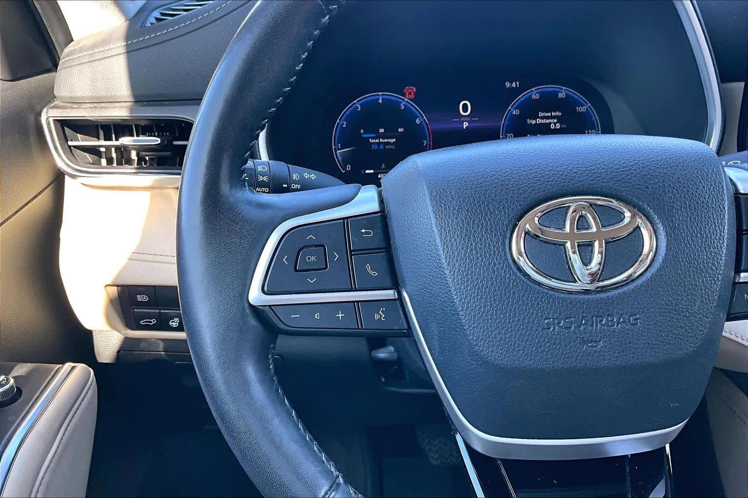 Used 2023 Toyota Highlander Limited FWD image 38