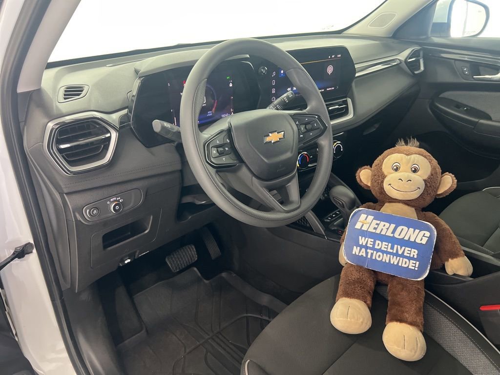 Used 2025 Chevrolet TrailBlazer LT w/ Driver Confidence Package FWD image 9