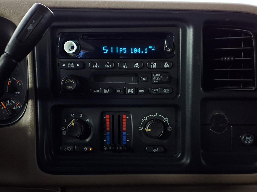 Used 2004 Chevrolet Suburban LS w/ Preferred Equipment Group image 20