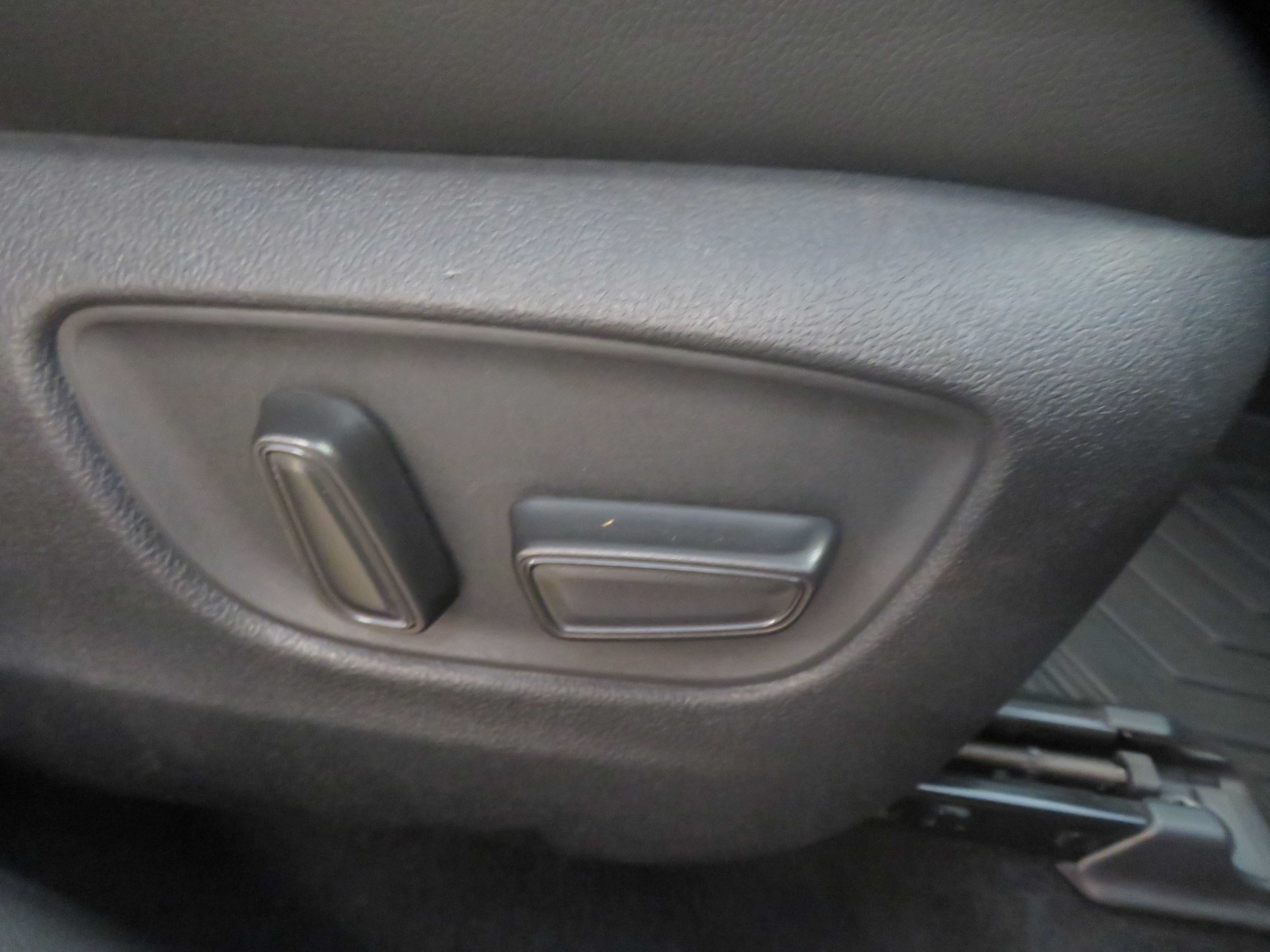 Used 2020 Toyota Highlander XLE FWD image 31