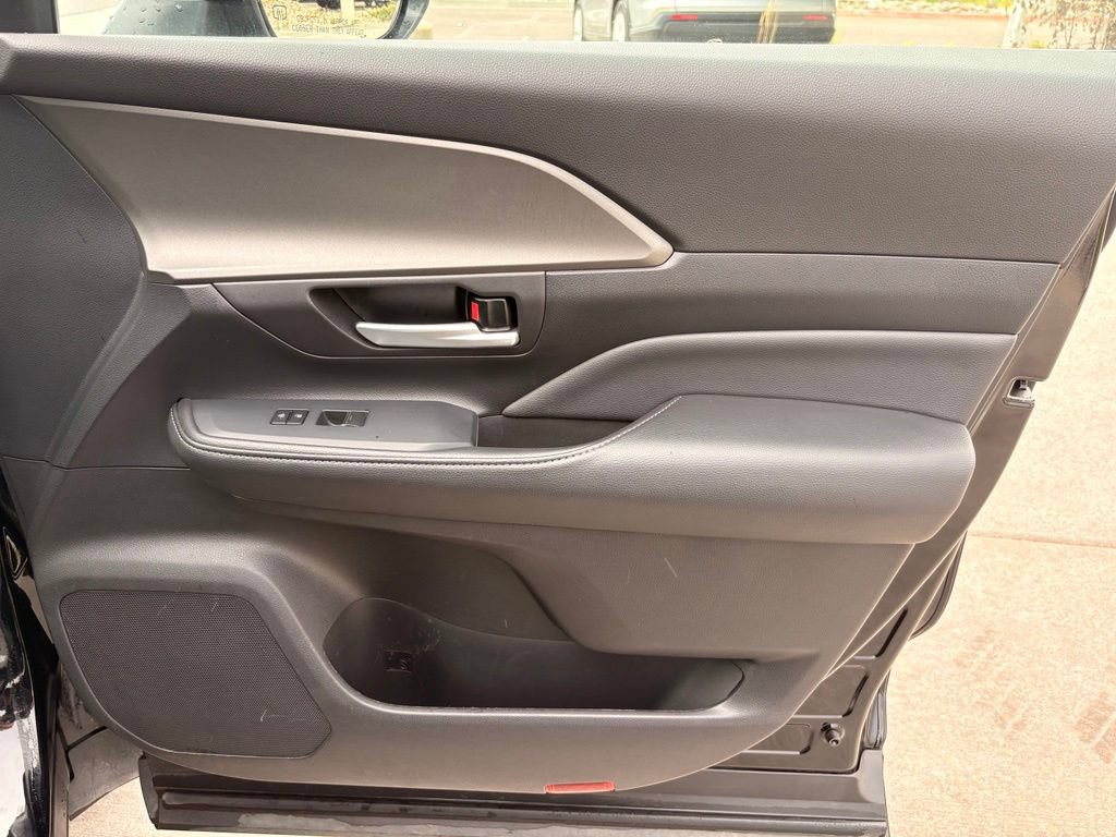 Used 2025 Toyota Grand Highlander AWD image 30
