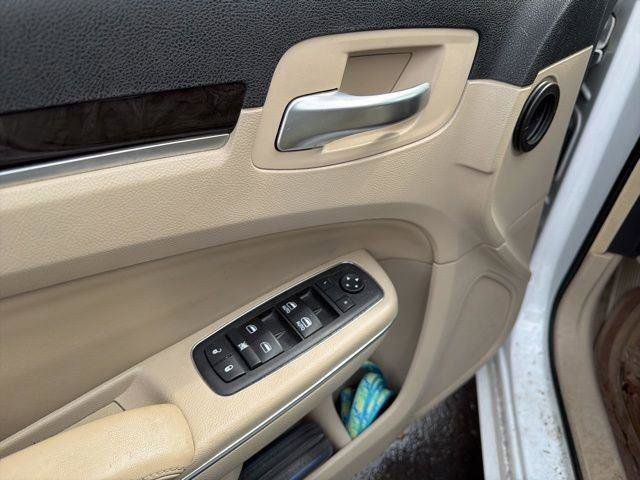 Used 2014 Chrysler 300 image 11