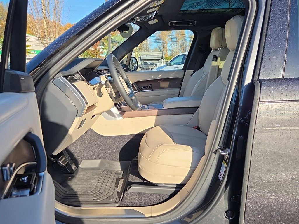 Certified 2023 Land Rover Range Rover SE image 4