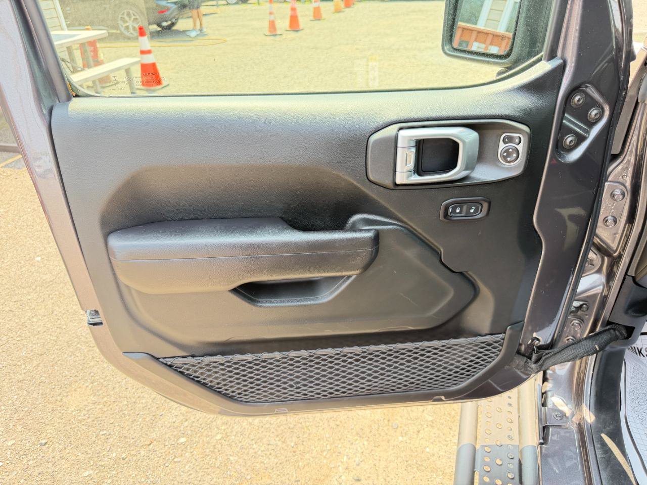 Used 2018 Jeep Wrangler Unlimited Sport S AWD/4WD image 16