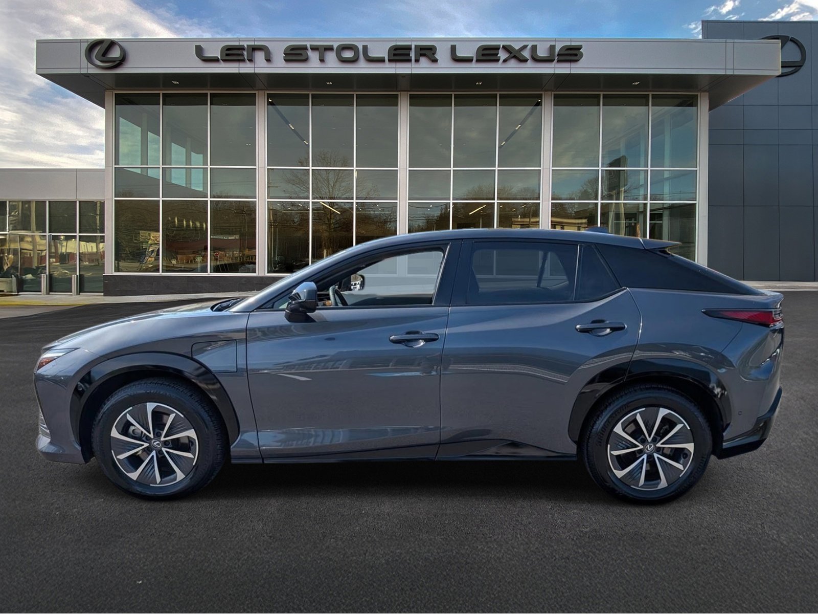Used 2023 Lexus RZ 450e Premium w/ Technology Package image 6