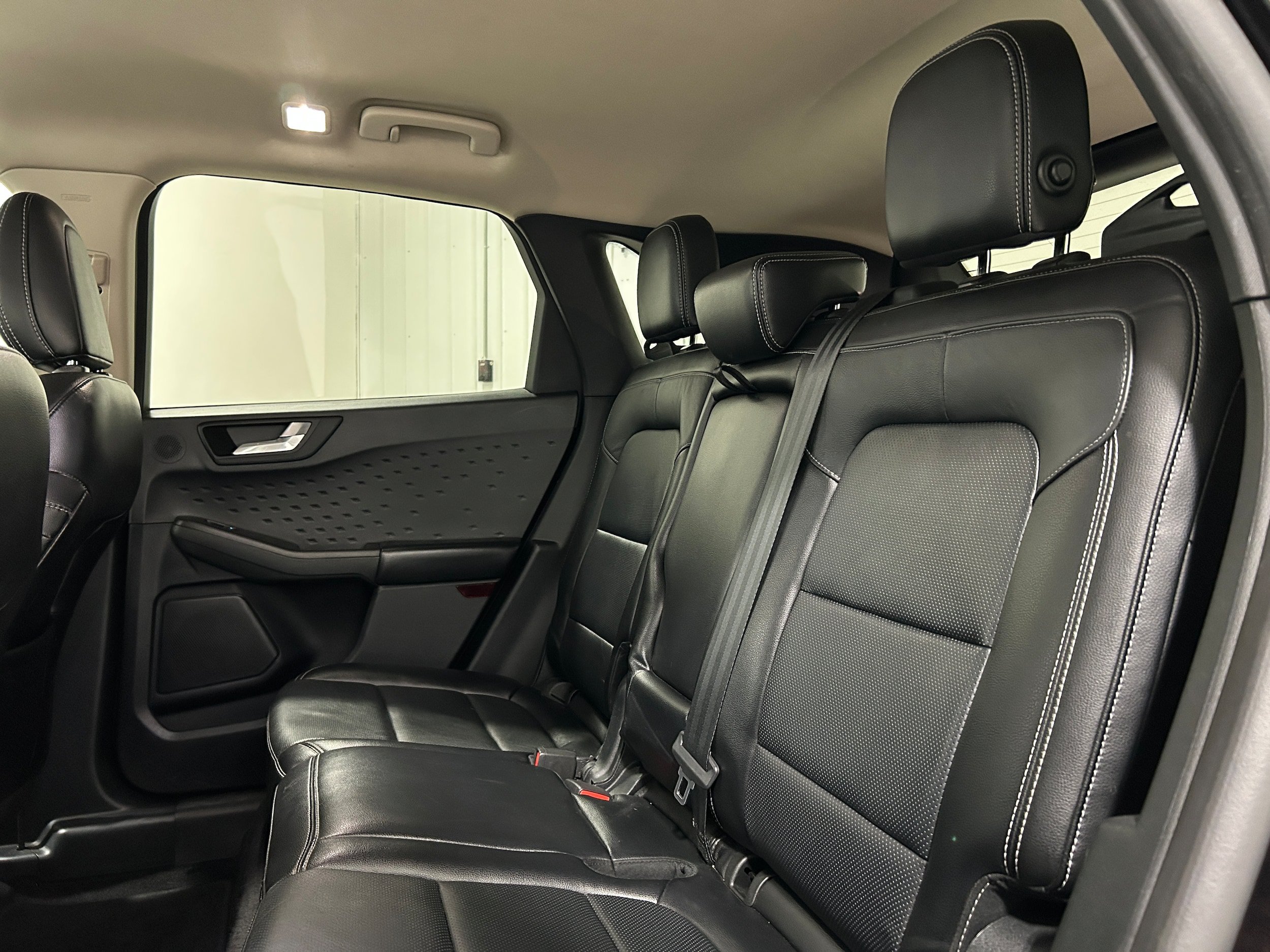 Used 2020 Ford Escape Titanium AWD/4WD image 29