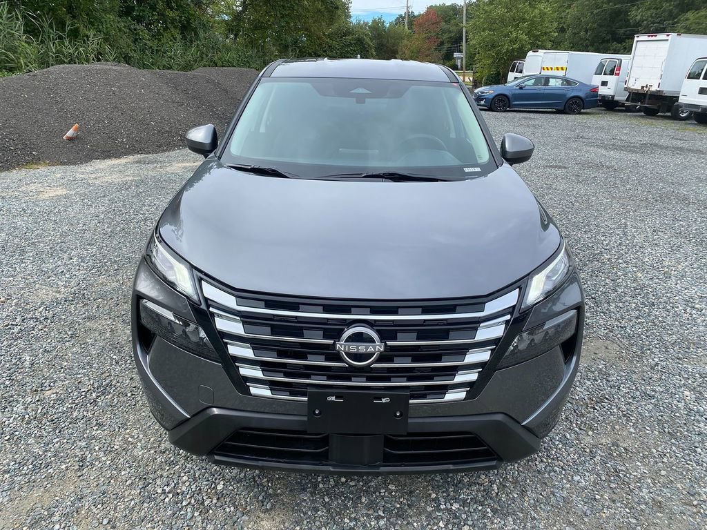 Used 2024 Nissan Rogue SV image 3