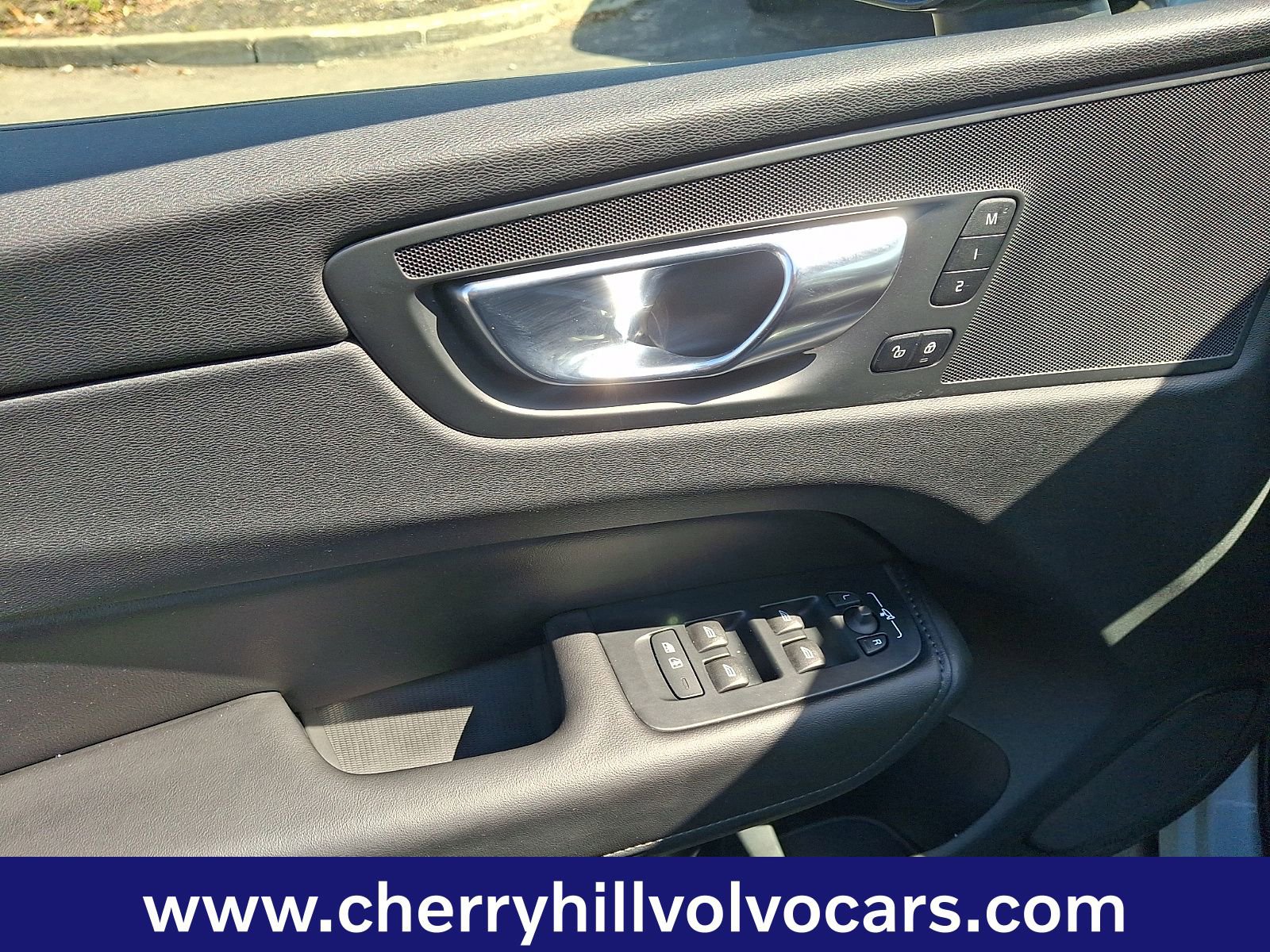 Certified 2025 Volvo XC60 B5 Plus image 13