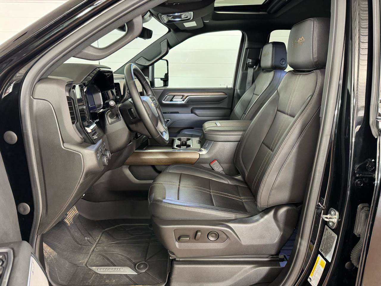 Used 2024 Chevrolet Silverado 2500 High Country w/ Technology Package image 13