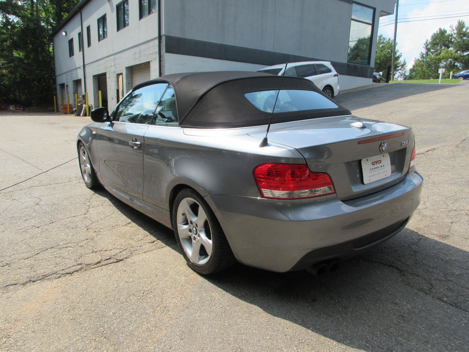 Used 2010 BMW 135i Convertible RWD image 7