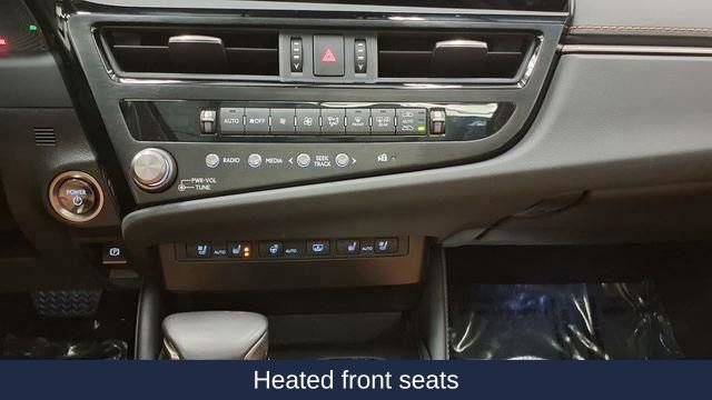 Used 2025 Lexus ES 300h w/ Technology Package image 34