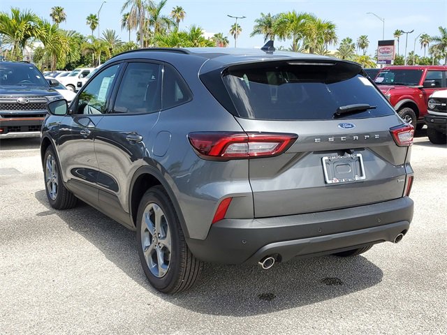 New 2025 Ford Escape ST-Line w/ Equipment Group 301A image 3