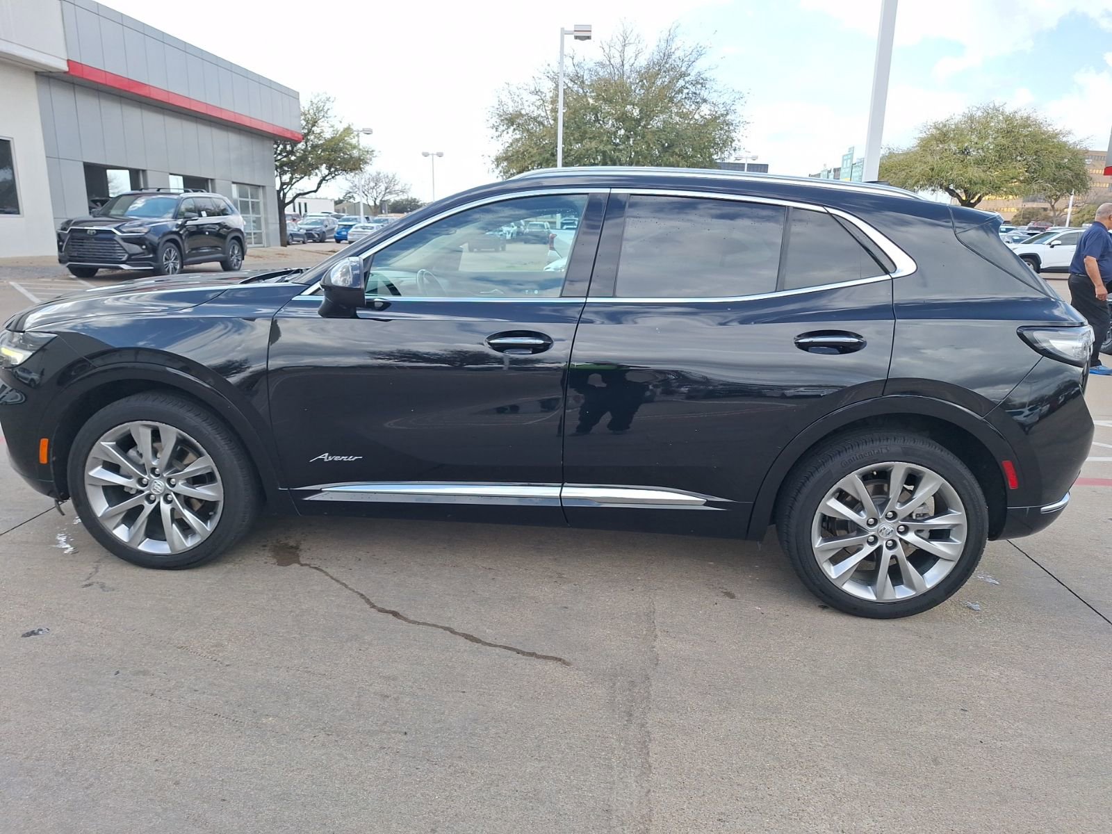Used 2022 Buick Envision Avenir w/ Safety Package image 3