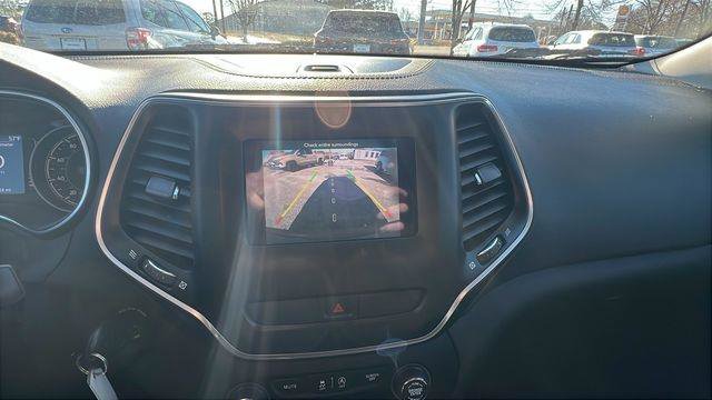 Used 2019 Jeep Cherokee Latitude w/ Cold Weather Group image 28