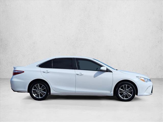 Used 2017 Toyota Camry SE video 4