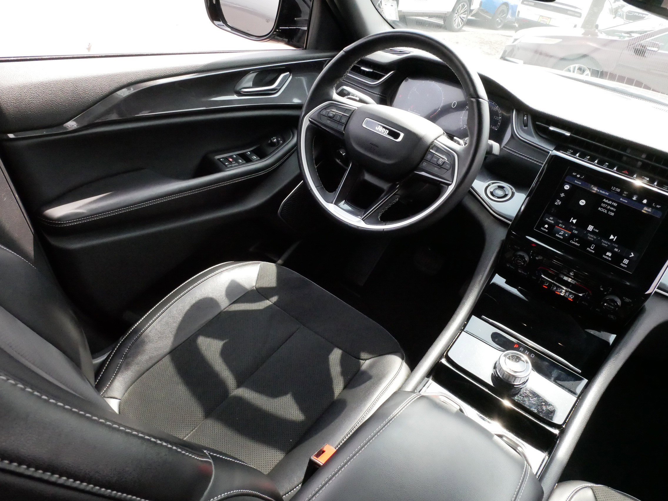 Used 2022 Jeep Grand Cherokee Altitude image 9