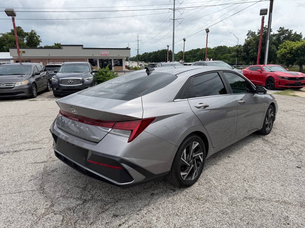 Used 2024 Hyundai Elantra Limited FWD image 7