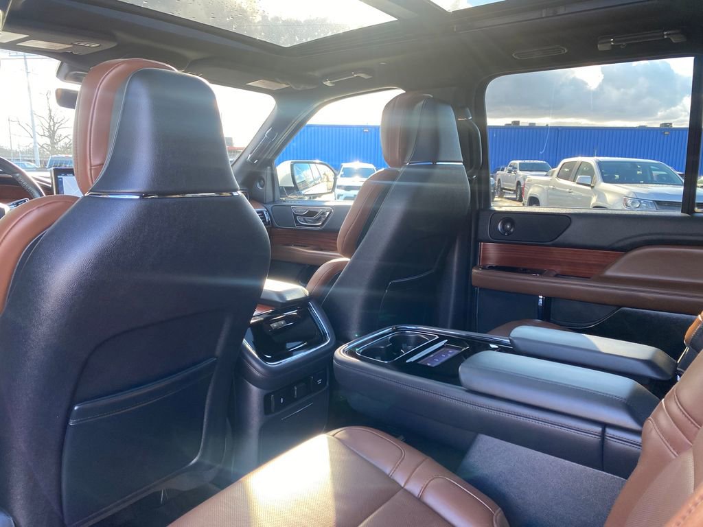 Used 2024 Lincoln Navigator L Reserve w/ Monochromatic Package image 17