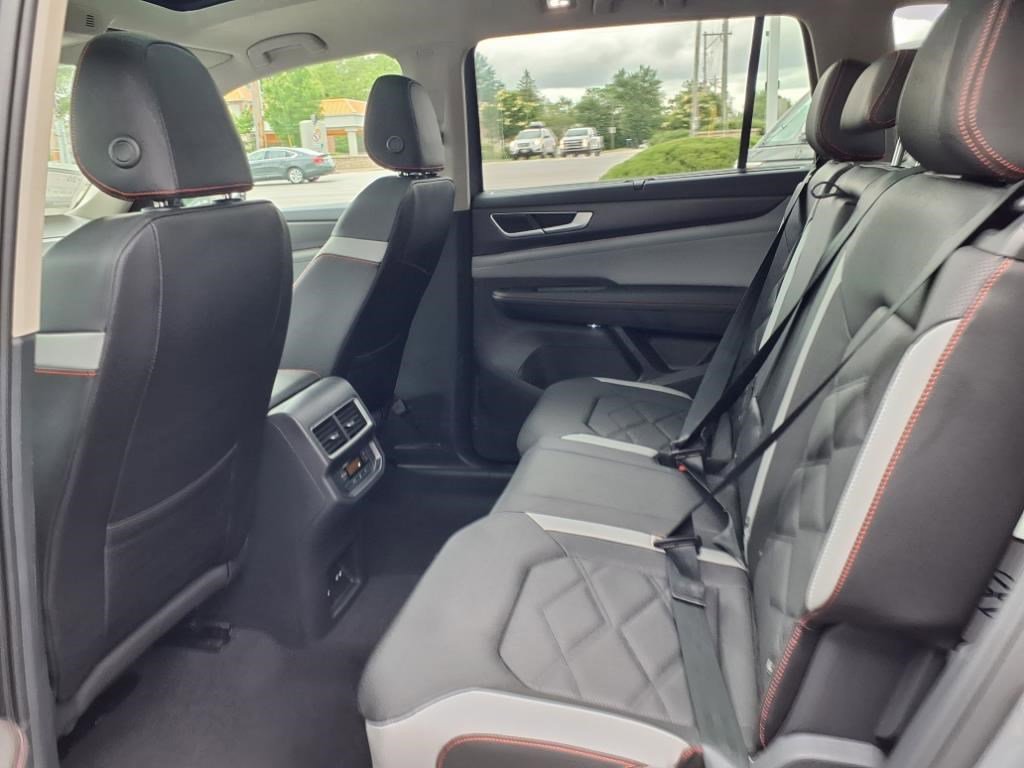 New 2025 Volkswagen Atlas Peak Edition SE image 10