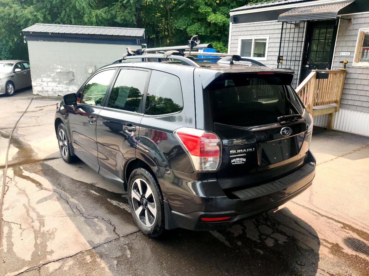 Used 2017 Subaru Forester 2.5i Premium w/ All-Weather Package image 4