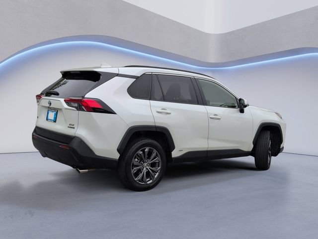 Used 2022 Toyota RAV4 XLE Premium AWD/4WD image 4