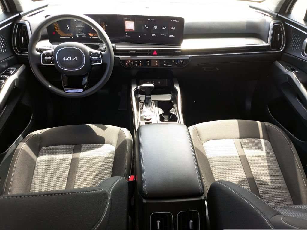 Certified 2025 Kia Sorento LX FWD image 14