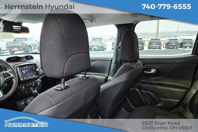 Used 2023 Jeep Renegade Trailhawk image 22