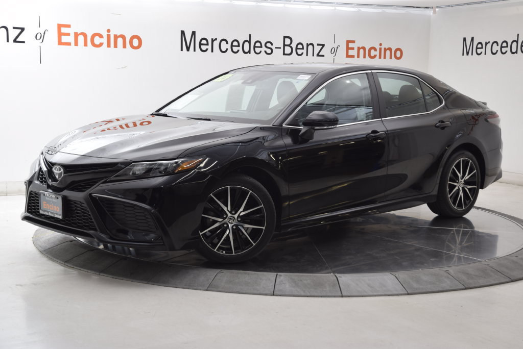 Used 2024 Toyota Camry SE w/ Convenience Package FWD image 2