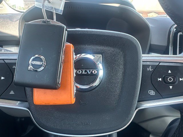 Used 2022 Volvo XC40 T4 Momentum FWD image 35