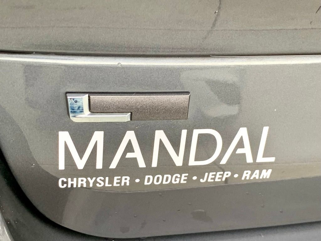 Used 2022 Jeep Grand Cherokee L Limited RWD image 43