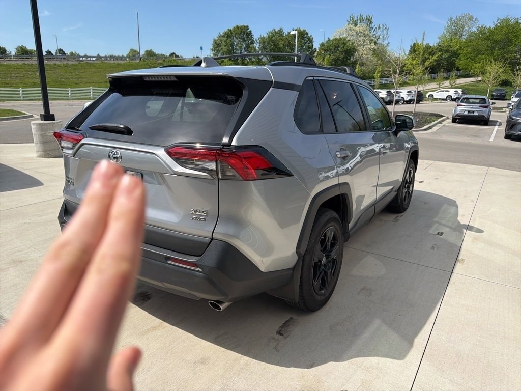 Used 2022 Toyota RAV4 XLE AWD/4WD image 3