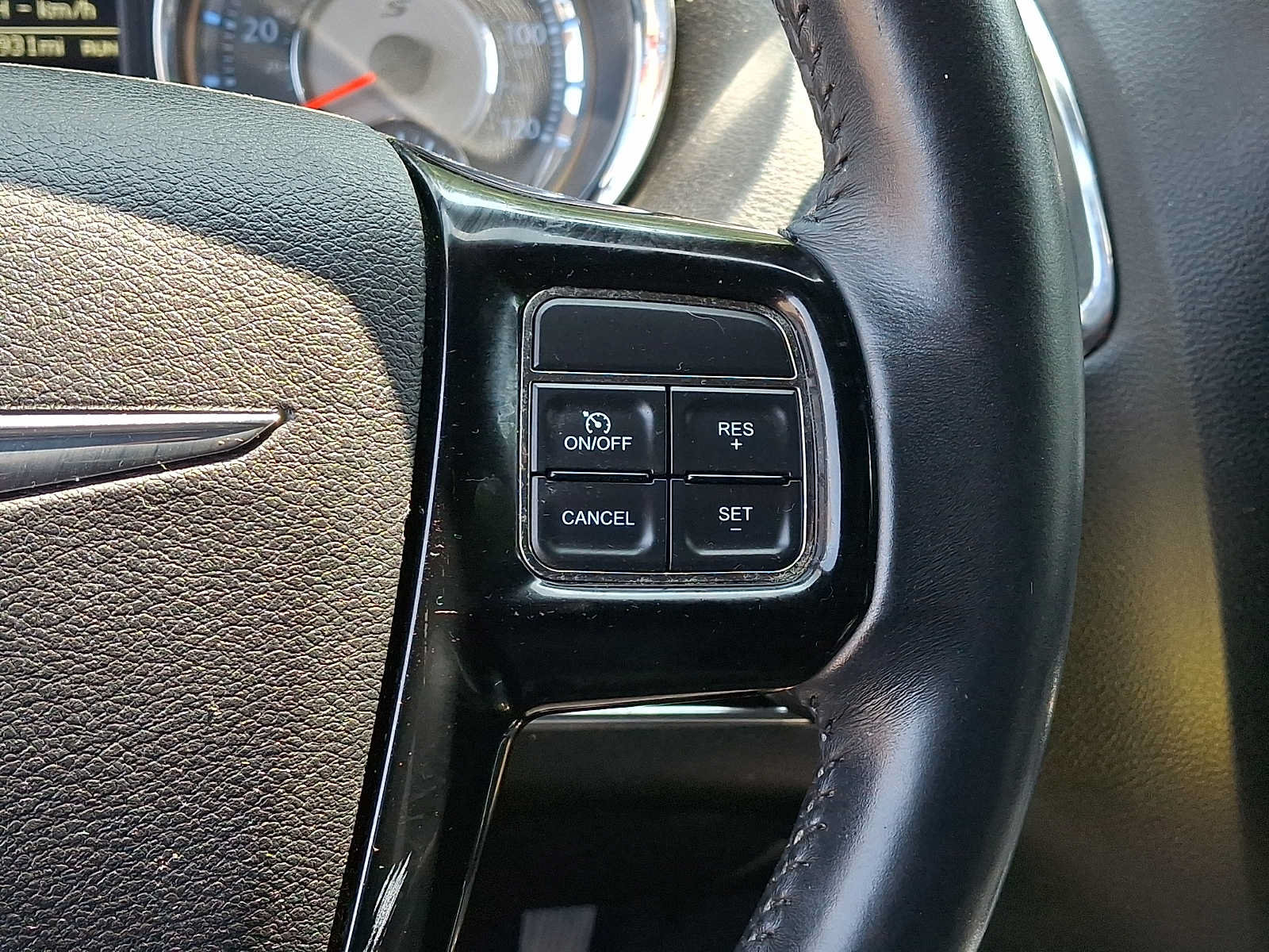 Used 2014 Chrysler Town & Country S FWD image 25