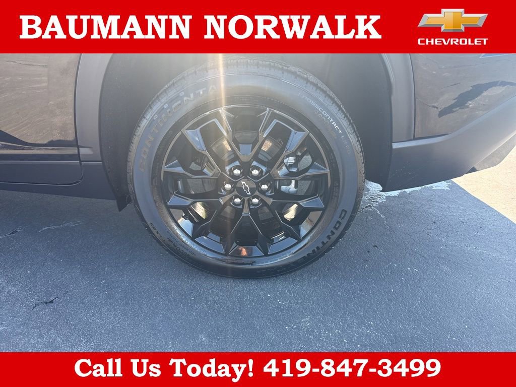 Used 2025 Chevrolet Traverse LT w/ Midnight/Sport Edition AWD/4WD image 20