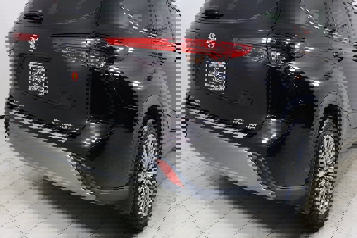 Used 2021 Toyota Highlander Platinum image 46