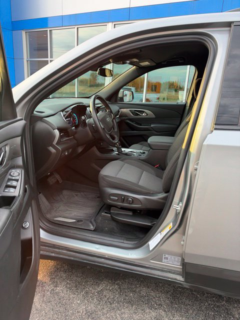 Used 2023 Chevrolet Traverse LT w/ Midnight/Sport Edition AWD/4WD image 8