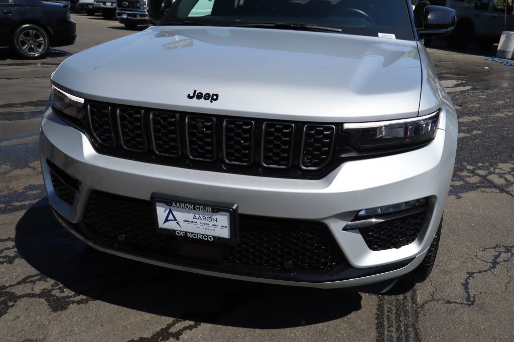 Used 2025 Jeep Grand Cherokee Summit w/ Obsidian Package AWD/4WD image 9
