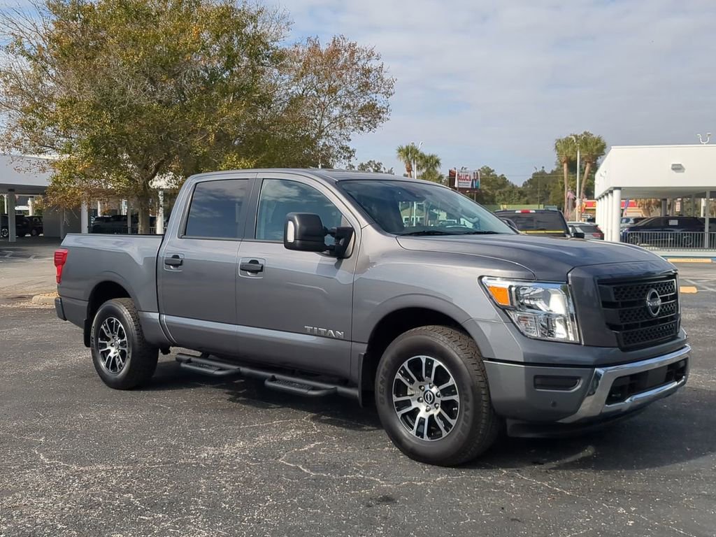 Used 2024 Nissan Titan SV w/ SV Convenience Package image 3