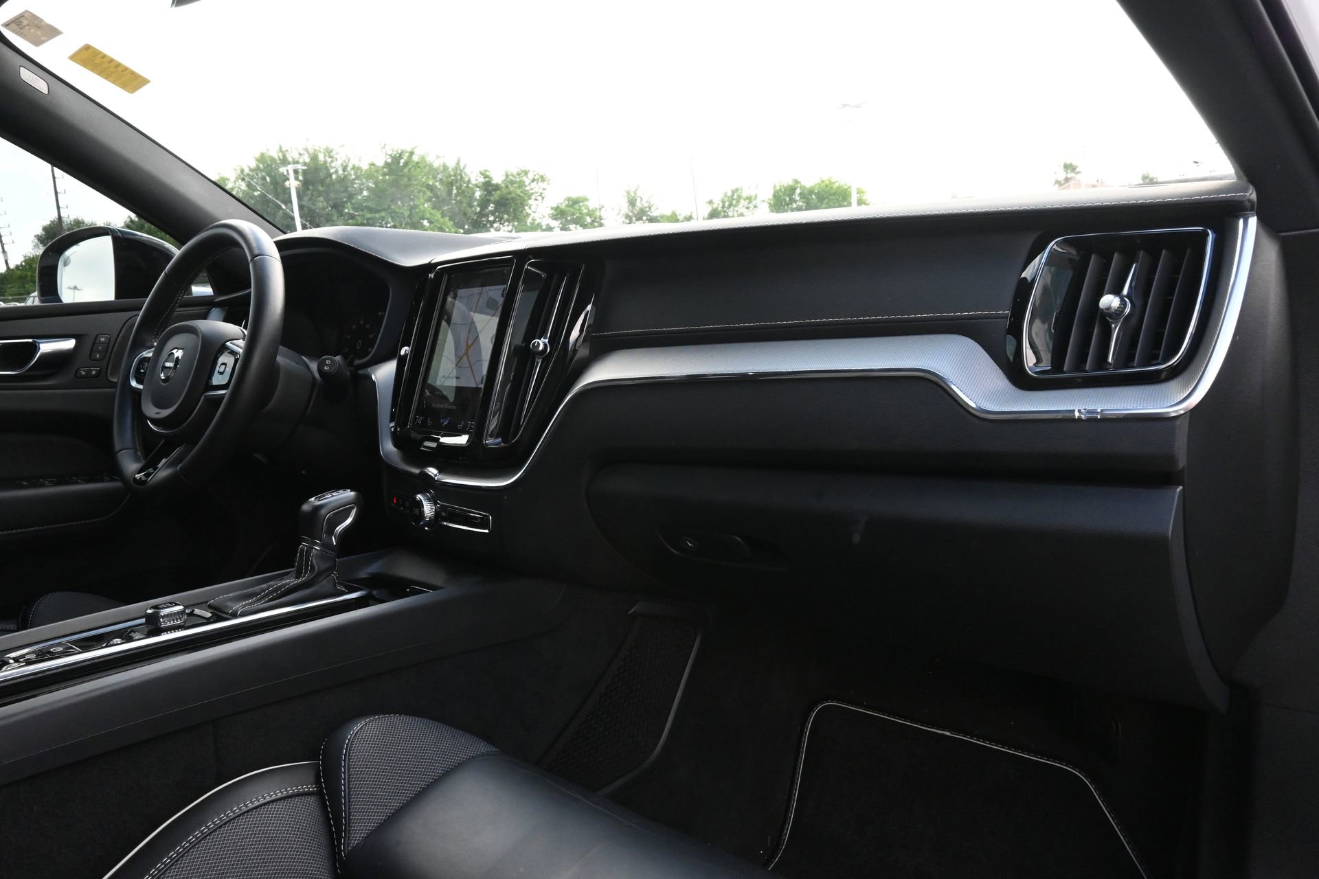 Used 2021 Volvo XC60 T5 R-Design w/ Advanced Package image 25