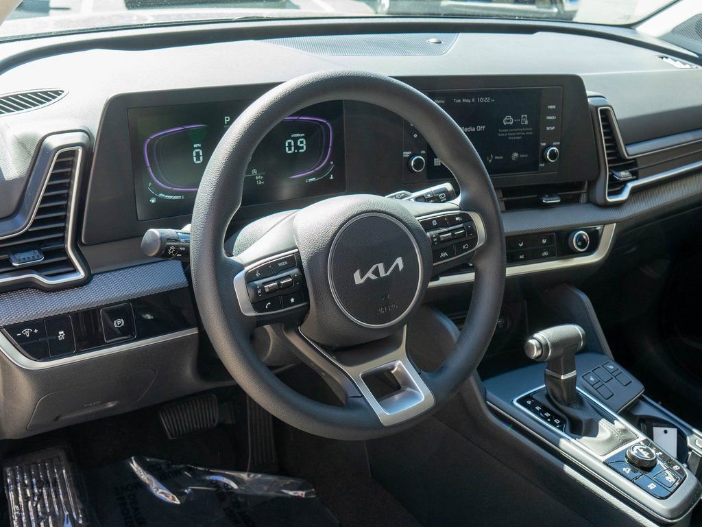 Used 2025 Kia Sportage LX image 16