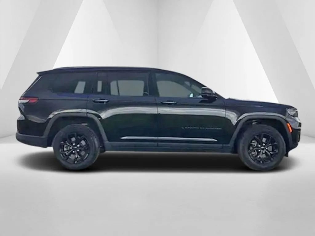 Used 2024 Jeep Grand Cherokee L Laredo image 8