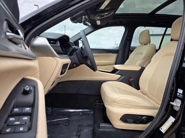 Certified 2023 Jeep Grand Cherokee Limited w/ Luxury Tech Group II AWD/4WD image 22