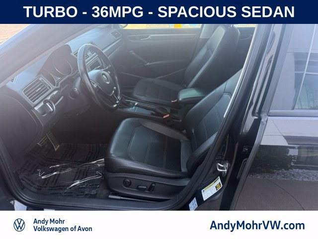 Used 2018 Volkswagen Passat 2.0T R-Line FWD image 11