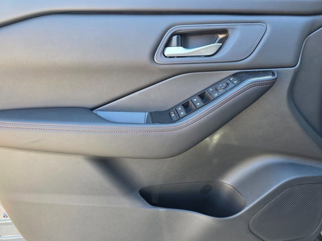 New 2026 Nissan Rogue SV AWD/4WD image 17