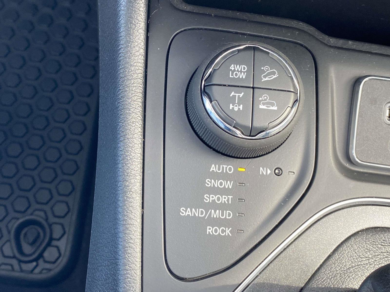 Certified 2022 Jeep Cherokee Trailhawk w/ Trailer Tow Group image 40