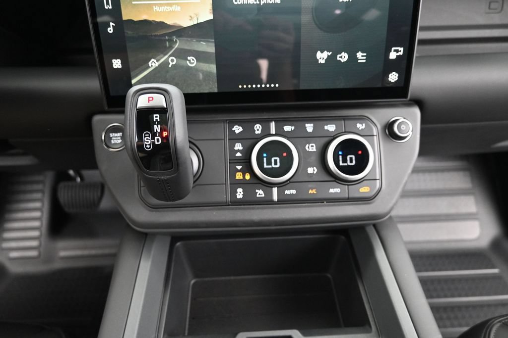 New 2026 Land Rover Defender 90 X-Dynamic SE AWD/4WD image 27